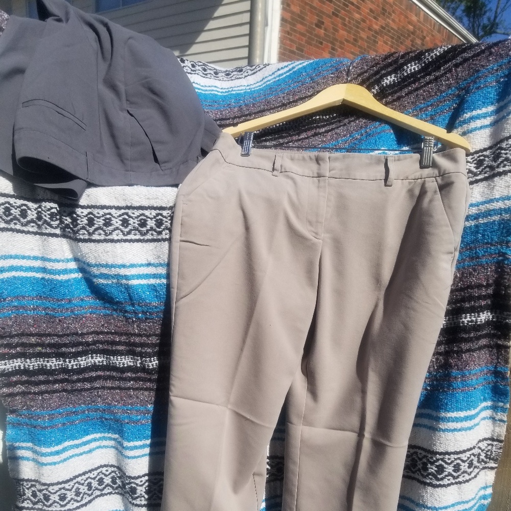 👖👖2 pair of euc women's slacks sz 12.